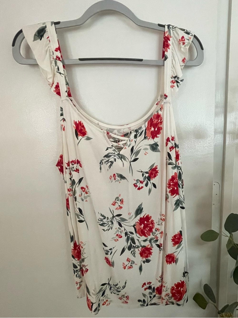 torrid White Sleeveless Floral Scoop Tank with Red Blooms